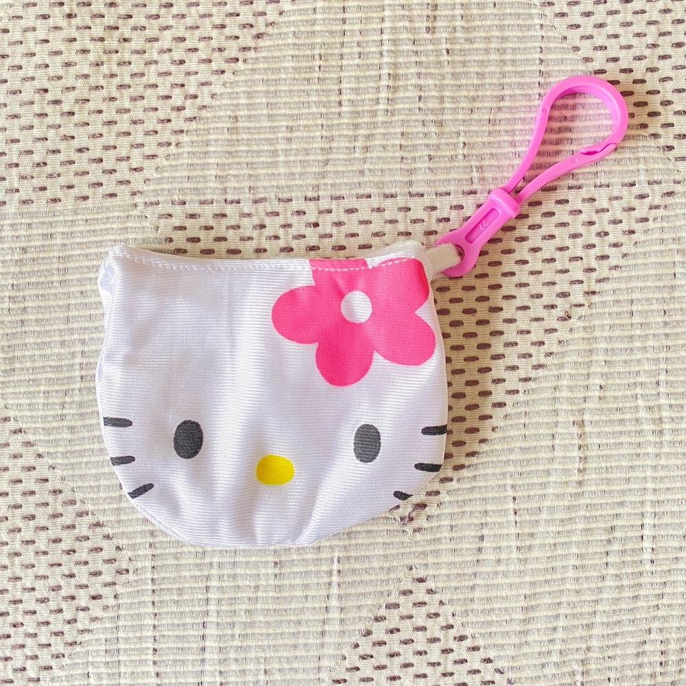 FREE w/ purchase - Sanrio Hello Kitty clip pouch 😺